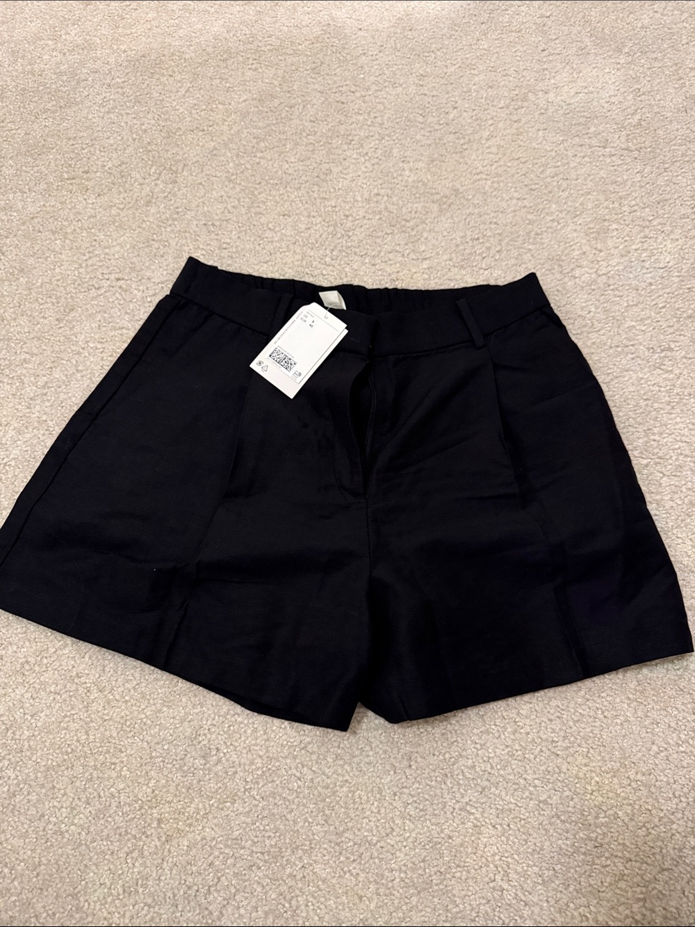 NWT: Linen blend shorts